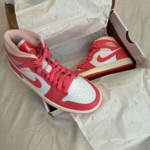 Air Jordan 1 Mid brand new never worn white/sea coral